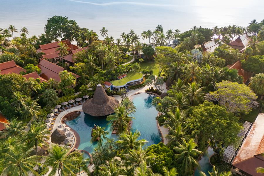  Hotelanlage mit Pool